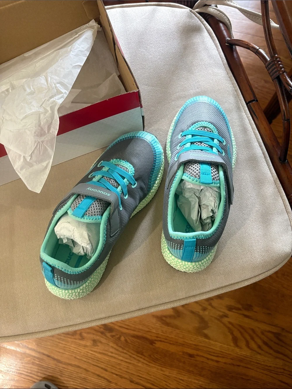 NEW Saucony Kids Gray and Teal Hook-and-Loop Sneakers with Lime Soles